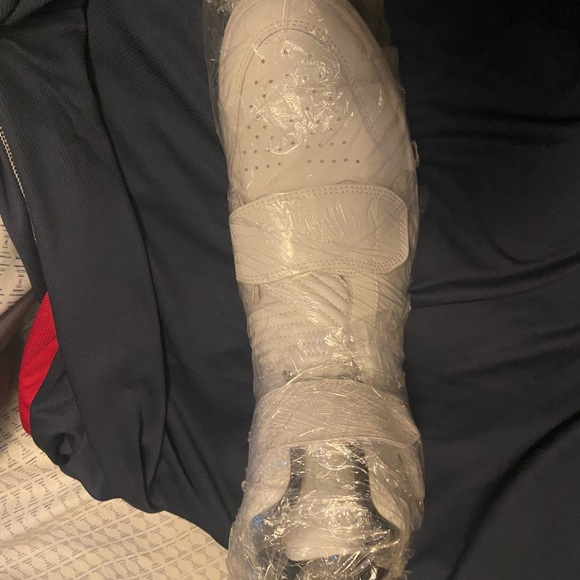 Jordan’s strapped up sz13 - Picture 3 of 8